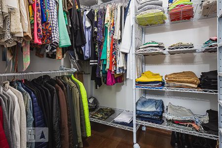 Casa à venda com 327m², 4 quartos e 5 vagasCloset do Dormitório 1