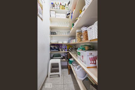 Casa à venda com 327m², 4 quartos e 5 vagasDespensa