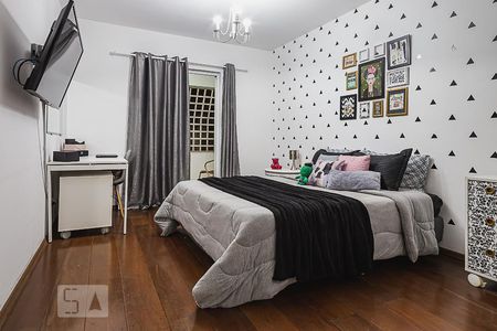 Casa à venda com 327m², 4 quartos e 5 vagasDormitório 1