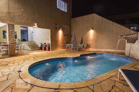 Casa à venda com 327m², 4 quartos e 5 vagasPiscina