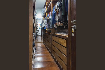 Casa à venda com 327m², 4 quartos e 5 vagasCloset da suíte 1