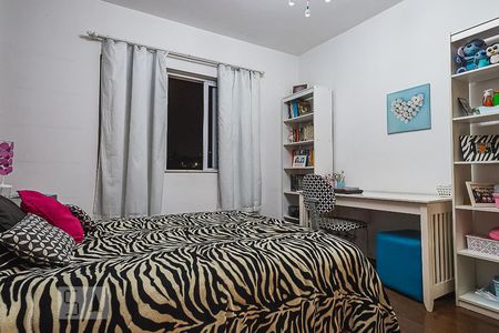 Casa à venda com 327m², 4 quartos e 5 vagasDormitório 2