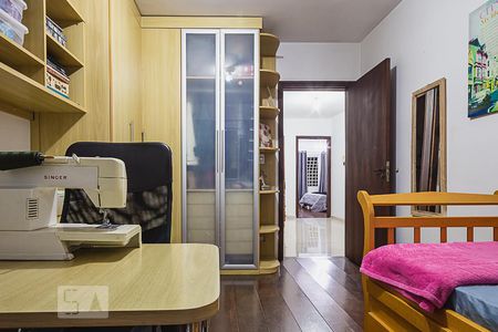 Casa à venda com 327m², 4 quartos e 5 vagasDormitório 3