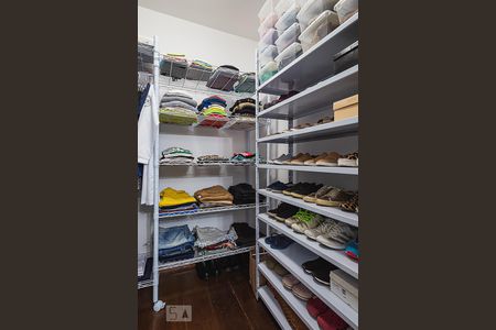 Casa à venda com 327m², 4 quartos e 5 vagasCloset do Dormitório 1