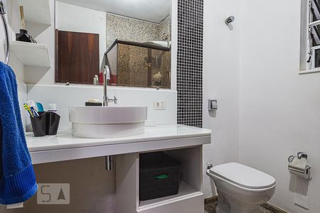 Casa à venda com 327m², 4 quartos e 5 vagasBanheiro da Suíte 1