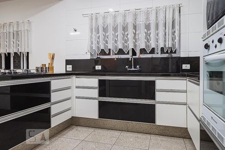 Casa à venda com 327m², 4 quartos e 5 vagasCozinha