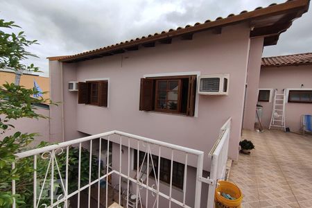 Casa à venda com 185m², 3 quartos e 2 vagas Casa à venda com 185m², 3 quartos e 2 vagasTerraço