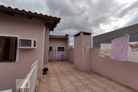 Casa à venda com 185m², 3 quartos e 2 vagas Casa à venda com 185m², 3 quartos e 2 vagasTerraço
