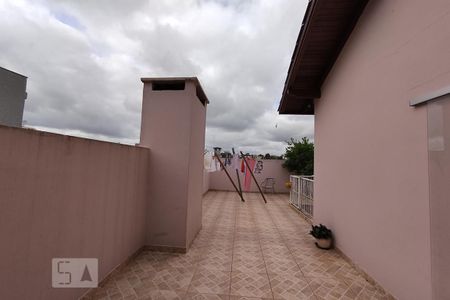 Casa à venda com 185m², 3 quartos e 2 vagas Casa à venda com 185m², 3 quartos e 2 vagasTerraço