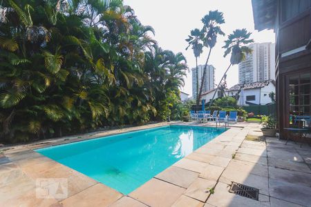 Casa de condomínio para alugar com 600m², 5 quartos e 3 vagasQuintal