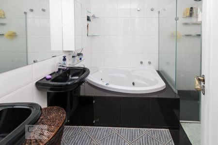 Apartamento à venda com 260m², 3 quartos e 4 vagasbanheiro da Suite