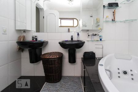 Apartamento à venda com 260m², 3 quartos e 4 vagasbanheiro da Suite