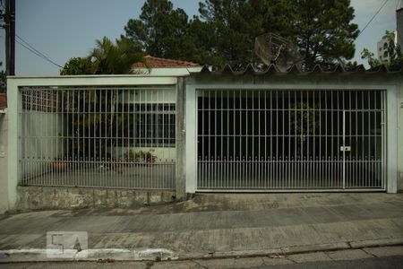 Casa à venda com 280m², 3 quartos e 2 vagas Casa à venda com 280m², 3 quartos e 2 vagasFachada