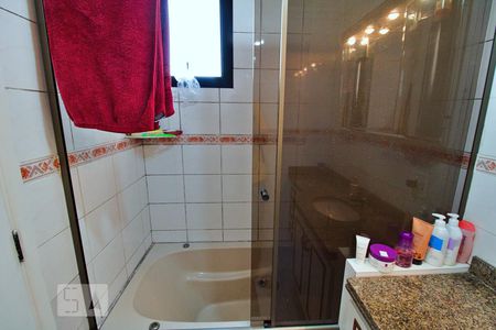 Apartamento à venda com 74m², 3 quartos e 2 vagasBanheiro da Suíte