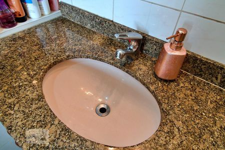 Apartamento à venda com 74m², 3 quartos e 2 vagasBanheiro da Suíte