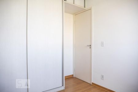 Quarto 1 de apartamento para alugar com 2 quartos, 47m² em Camargos, Belo Horizonte
