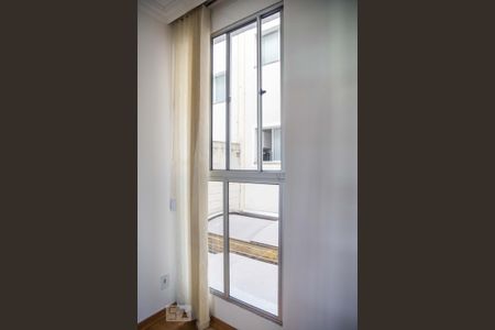 Sala - Janela de apartamento para alugar com 2 quartos, 47m² em Camargos, Belo Horizonte