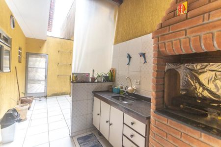 Casa à venda com 150m², 5 quartos e 2 vagasQuintal e área de serviço