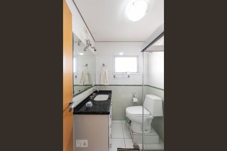 Apartamento à venda com 210m², 4 quartos e 5 vagas Apartamento à venda com 210m², 4 quartos e 5 vagasBanheiro da Suíte 1