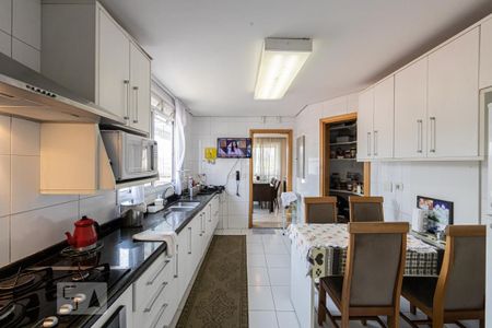 Apartamento à venda com 210m², 4 quartos e 5 vagas Apartamento à venda com 210m², 4 quartos e 5 vagasCozinha