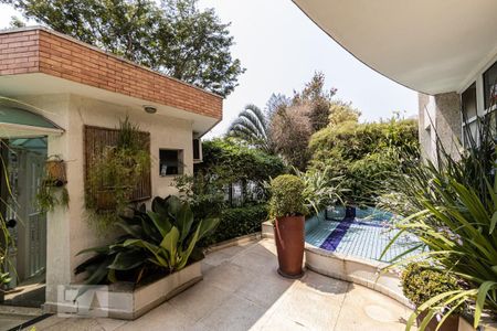 Apartamento à venda com 210m², 4 quartos e 5 vagas Apartamento à venda com 210m², 4 quartos e 5 vagasÁrea comum