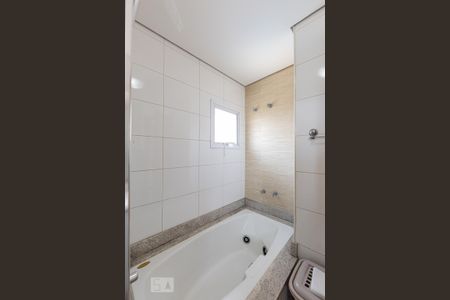 Apartamento à venda com 210m², 4 quartos e 5 vagas Apartamento à venda com 210m², 4 quartos e 5 vagasBanheiro Suite 2