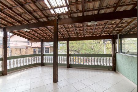 Casa à venda com 195m², 3 quartos e 3 vagasVaranda quarto 3 suíte