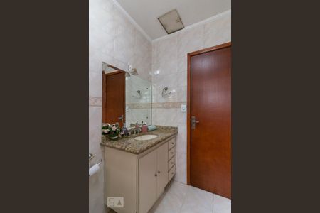 Casa à venda com 195m², 3 quartos e 3 vagasBanheiro social