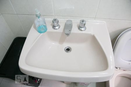 Casa à venda com 125m², 3 quartos e 2 vagasDetalhe banheiro 1