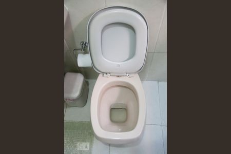 Casa à venda com 125m², 3 quartos e 2 vagasDetalhe banheiro 1