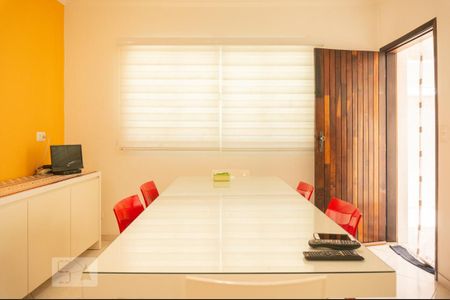 Casa à venda com 128m², 3 quartos e 3 vagas Casa à venda com 128m², 3 quartos e 3 vagasCopa