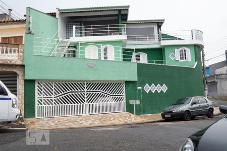 Casa à venda com 230m², 3 quartos e 2 vagasFachada
