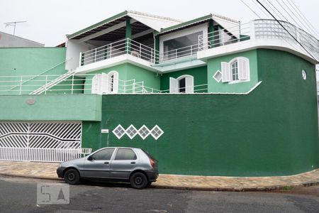 Casa à venda com 230m², 3 quartos e 2 vagasFachada