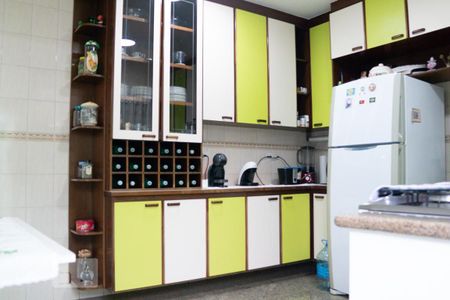 Casa à venda com 230m², 3 quartos e 2 vagasCozinha - Armários