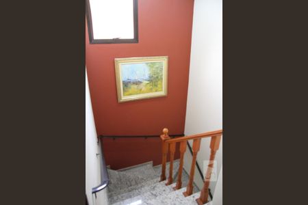 Casa à venda com 208m², 4 quartos e 3 vagasEscadas