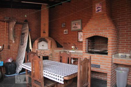 Casa à venda com 208m², 4 quartos e 3 vagasChurrasqueira