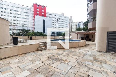 Apartamento à venda com 185m², 3 quartos e 3 vagas Apartamento à venda com 185m², 3 quartos e 3 vagasÁrea comum - Piscina