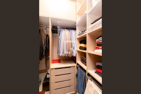 Apartamento à venda com 185m², 3 quartos e 3 vagas Apartamento à venda com 185m², 3 quartos e 3 vagasSuíte Master - Closet