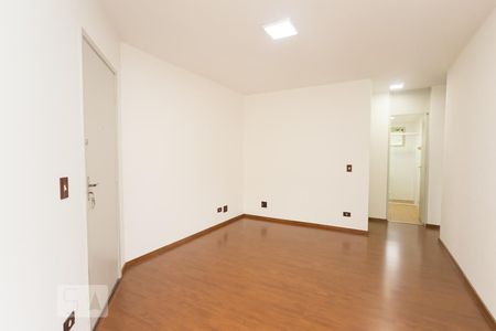 Sala de apartamento para alugar com 2 quartos, 56m² em Sítio Pinheirinho, São Paulo
