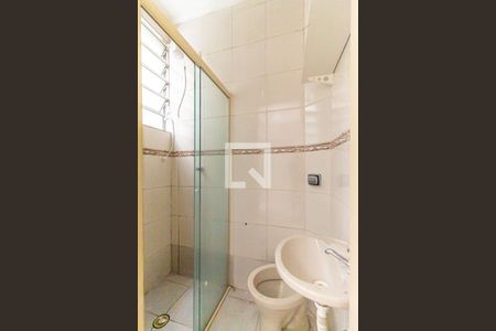 Banheiro de kitnet/studio para alugar com 1 quarto, 24m² em Santa Efigênia, São Paulo