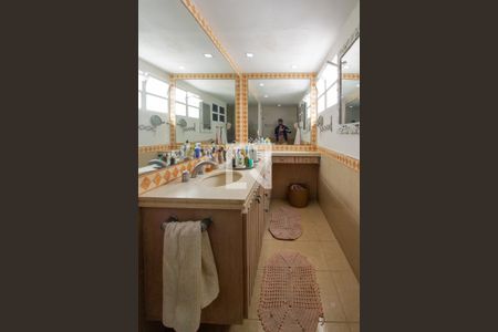 Apartamento à venda com 303m², 3 quartos e 2 vagas Apartamento à venda com 303m², 3 quartos e 2 vagasBanheiro Quarto 3 suíte