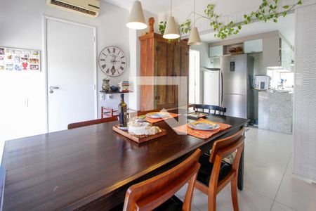 Apartamento à venda com 303m², 3 quartos e 2 vagas Apartamento à venda com 303m², 3 quartos e 2 vagasSala de jantar