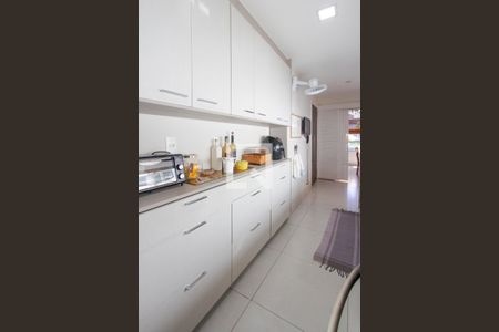 Apartamento à venda com 303m², 3 quartos e 2 vagas Apartamento à venda com 303m², 3 quartos e 2 vagasCozinha