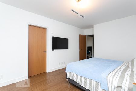 Casa à venda com 496m², 4 quartos e 4 vagas Casa à venda com 496m², 4 quartos e 4 vagasSuíte 1