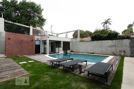 Casa à venda com 496m², 4 quartos e 4 vagas Casa à venda com 496m², 4 quartos e 4 vagasÁrea comum - Piscina