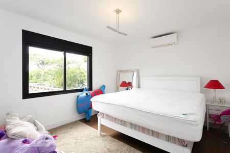 Casa à venda com 496m², 4 quartos e 4 vagas Casa à venda com 496m², 4 quartos e 4 vagasSuíte 4