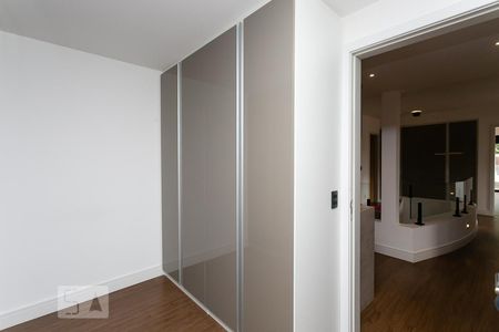 Casa à venda com 496m², 4 quartos e 4 vagas Casa à venda com 496m², 4 quartos e 4 vagasSuíte 2