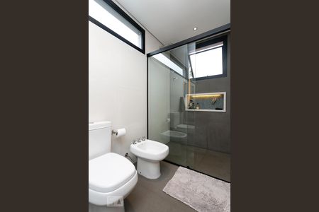 Casa à venda com 496m², 4 quartos e 4 vagas Casa à venda com 496m², 4 quartos e 4 vagasBanheiro da Suíte 1