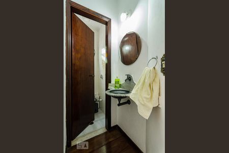 Casa à venda com 137m², 3 quartos e 2 vagasLavabo