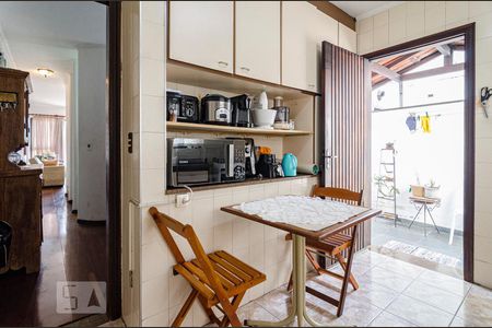 Casa à venda com 137m², 3 quartos e 2 vagasCozinha